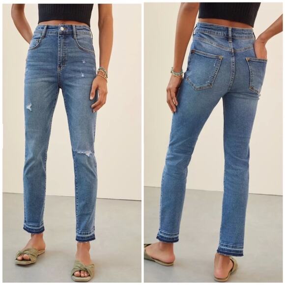 Anthropologie Denim - Anthropologie Pilcro Distressed High Rise Cigarette Frayed Hem Straight Jeans 30